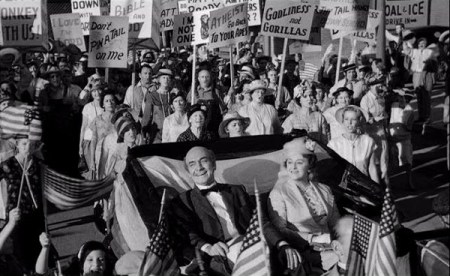 inherit-the-wind-crowd