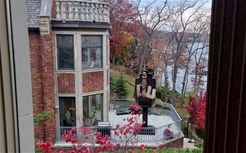 FU statue