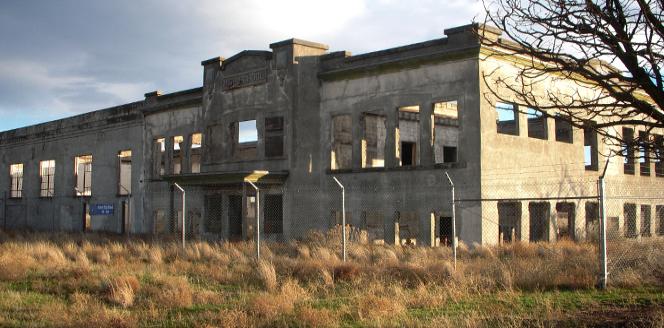 high_school ruin