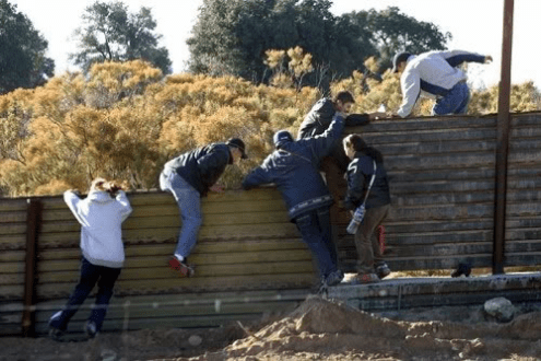 illegals_crossing_border